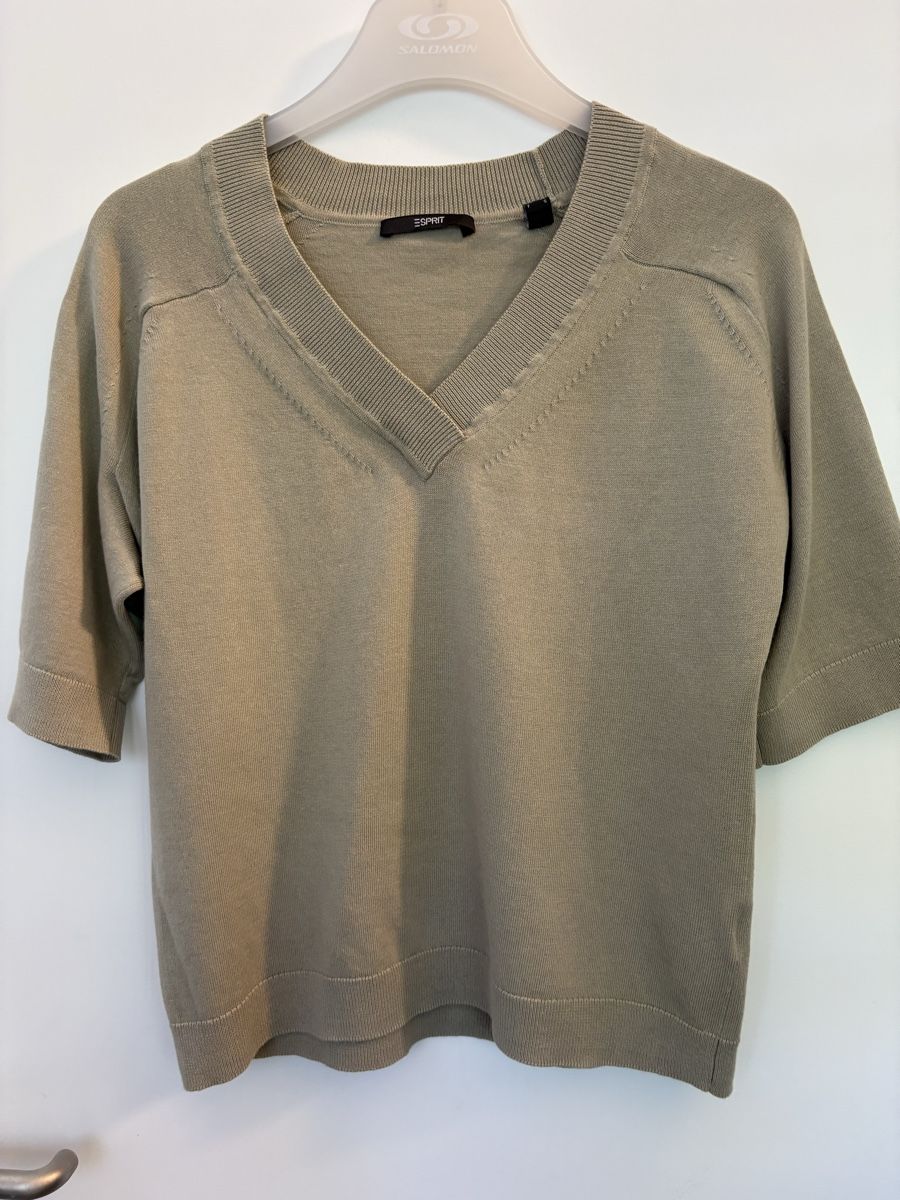 Esprit Pulls & Sweat-shirts: Damen Pullover kurzarm V-Ausschnitt Esprit Grösse XS – D'occasion à Dulliken par gab_jdr2