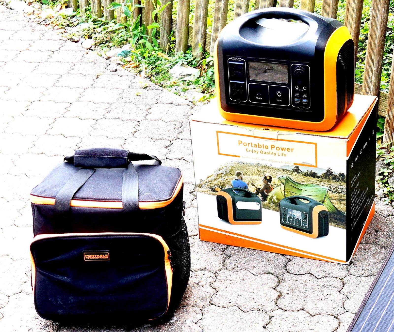 Solargeräte und Solarprodukte: Tragbare Powerstation 1200 Watt mit 3 Sonnenpanel – Gebraucht aus Baar von 2cvbaar 8