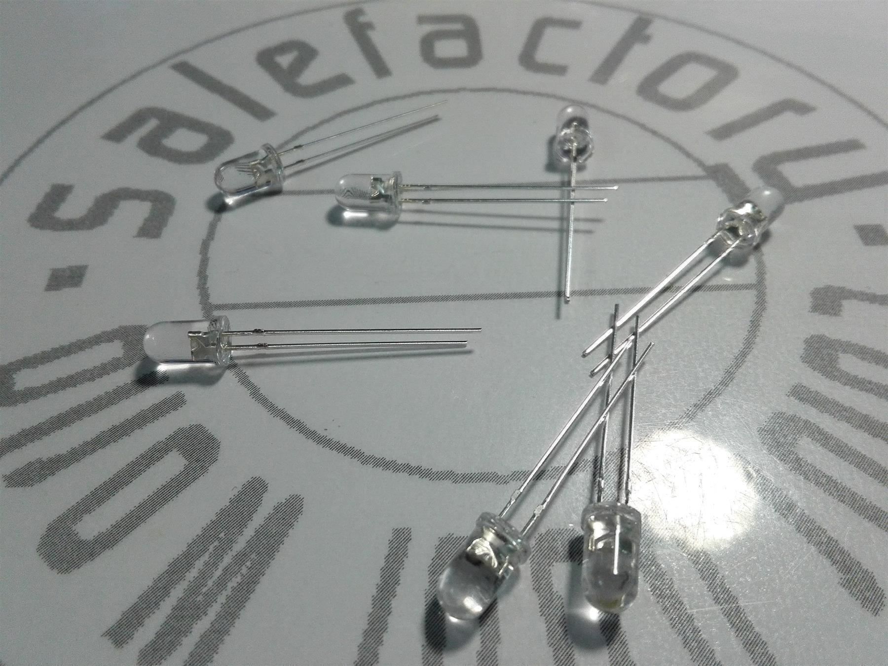 Componenti elettronici: Flacker-LED kaltweiss 5mm, 2 Stück – Nuovo (secondo la descrizione) da Luzern venduto da Salefactory 1