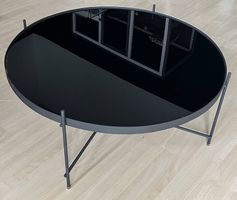 Couchtisch in schwarz mit Glasplatte