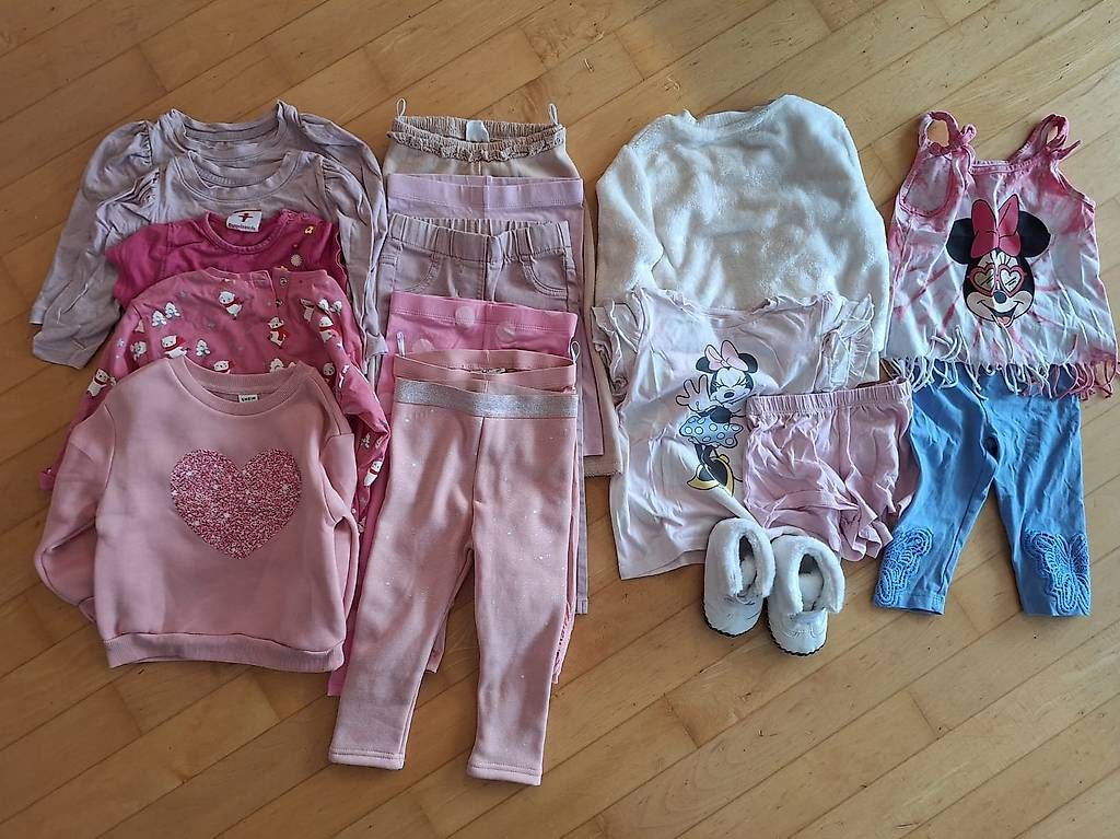 Lotti & Set di vestiti: Babykleider - Mädchen - Grösse 86/92/98 – Usato da Niederteufen venduto da MCVetsch