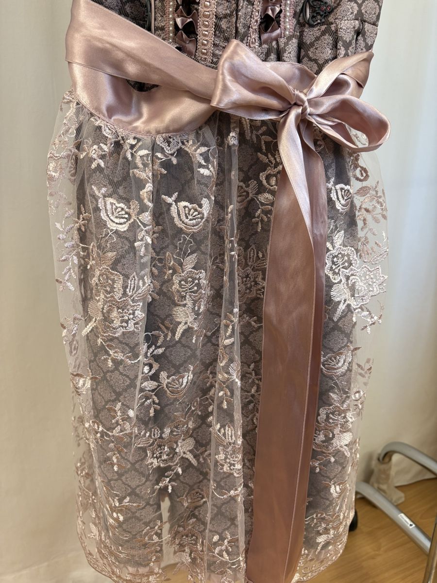 Robes: Dirndl altrosa – D'occasion à Safnern par Cas2is 2