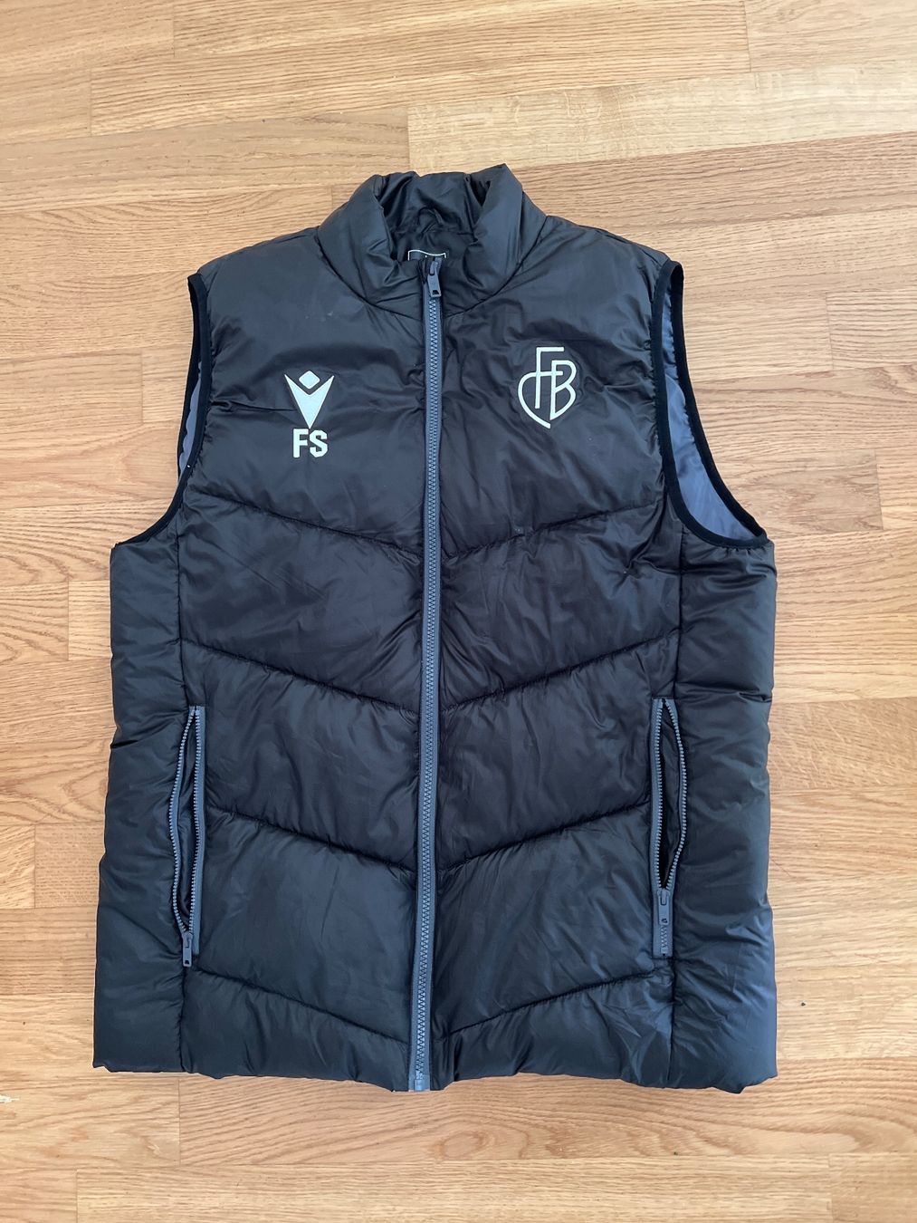 Gilet & Giacche: FC Basel Teamgilet – Nuovo (secondo la descrizione) da Riehen venduto da Sangi22