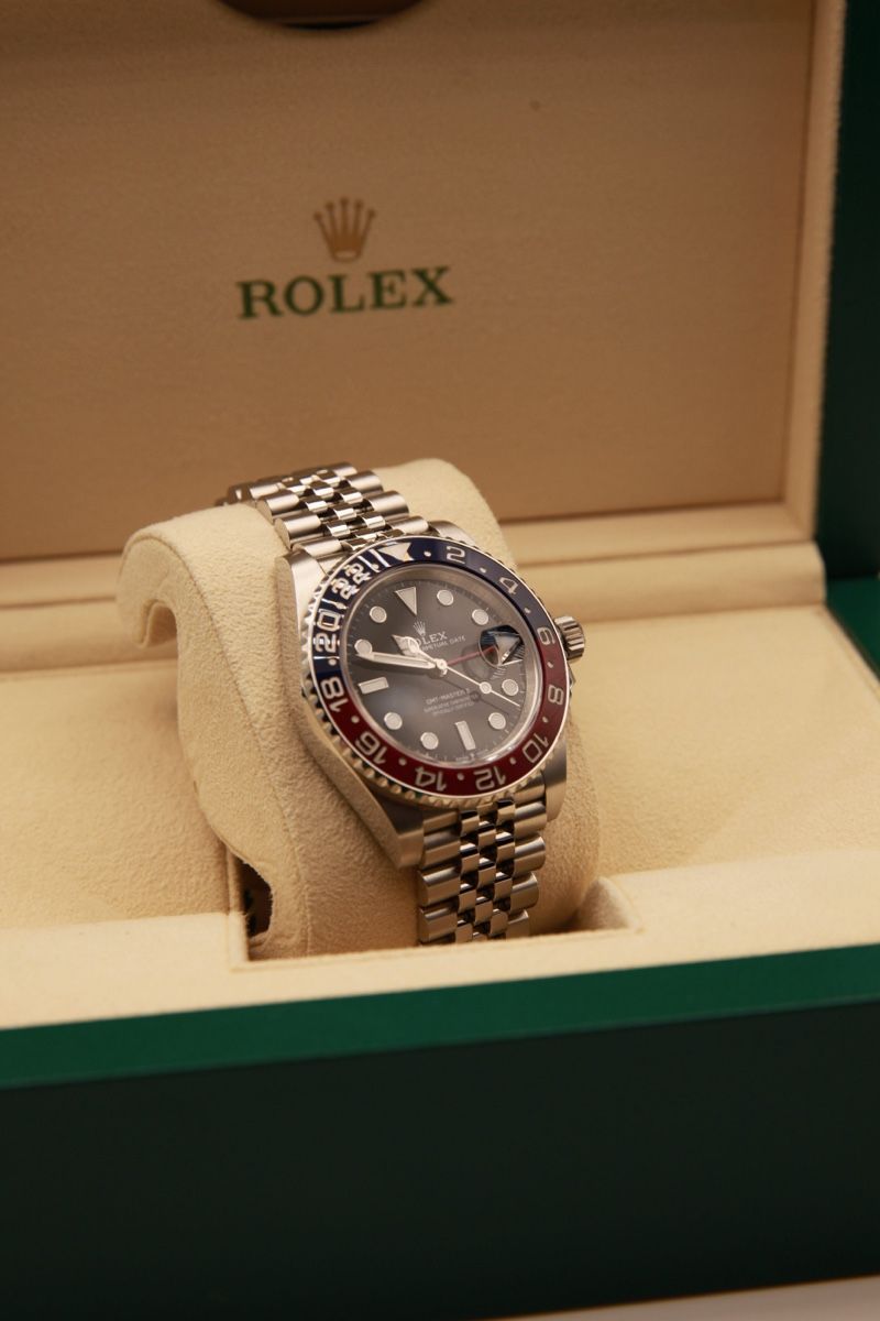 Rolex Orologi: Rolex GMT - Master II "pepsi" 2022 – Usato da Schaffhausen venduto da Atelierstirling 1