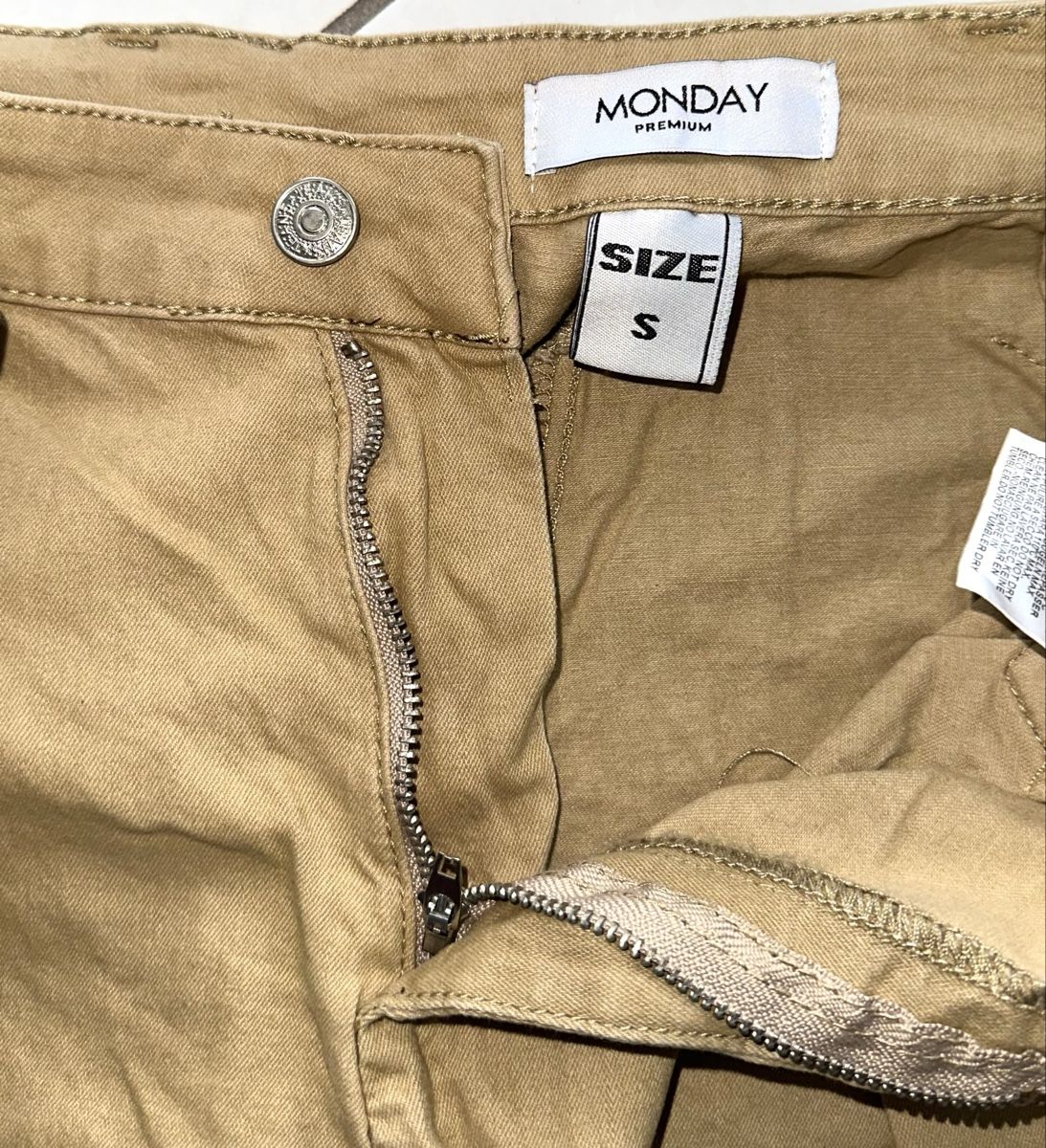 Pantaloni: MONDAY CARGO HOSE GR. S – Usato da Unteraegeri venduto da MH203 8