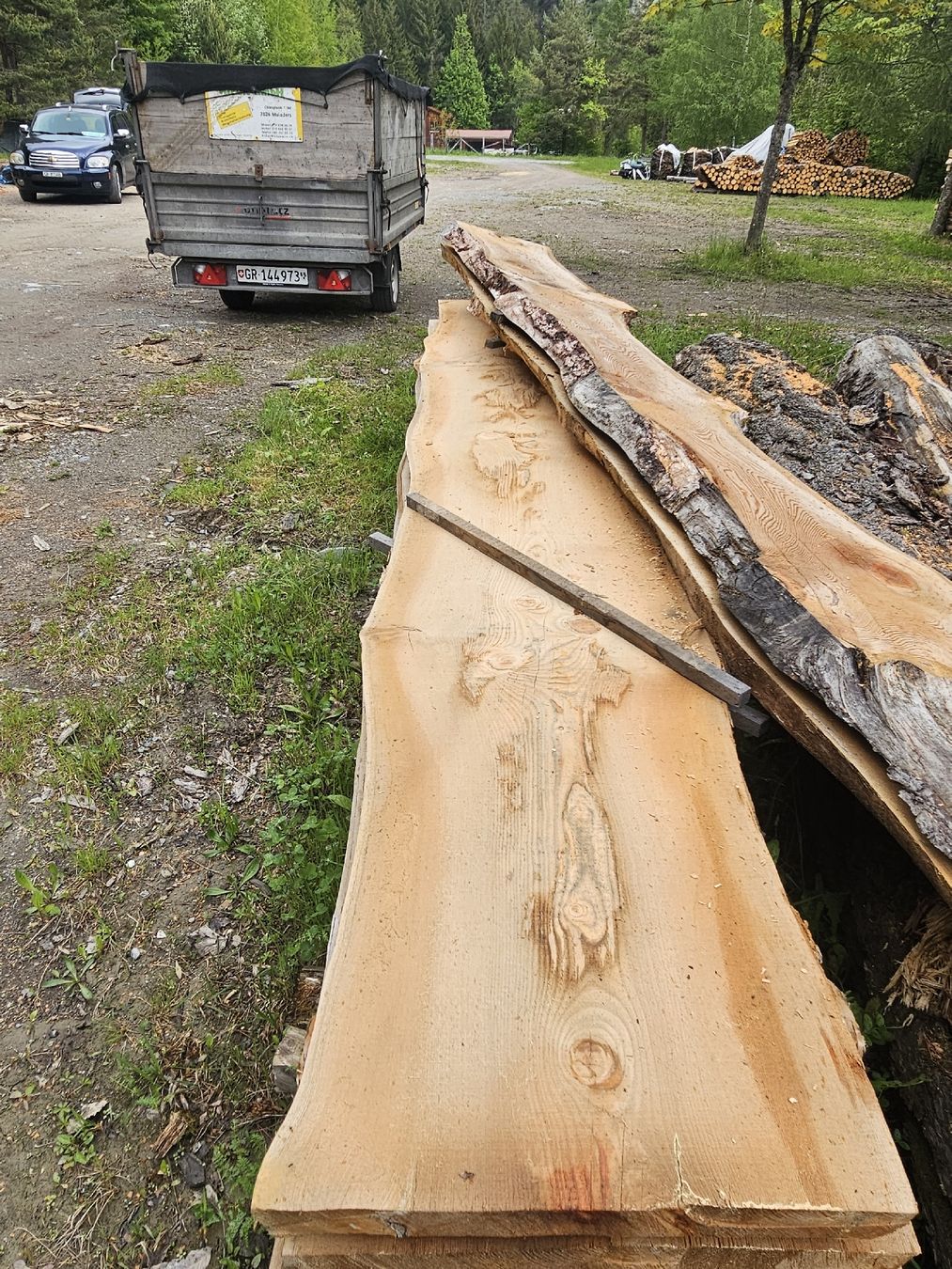 Articoli in legno: Lärchenholz ca 1 m3 50er Bohlen. – Usato da Maladers venduto da Seba23541