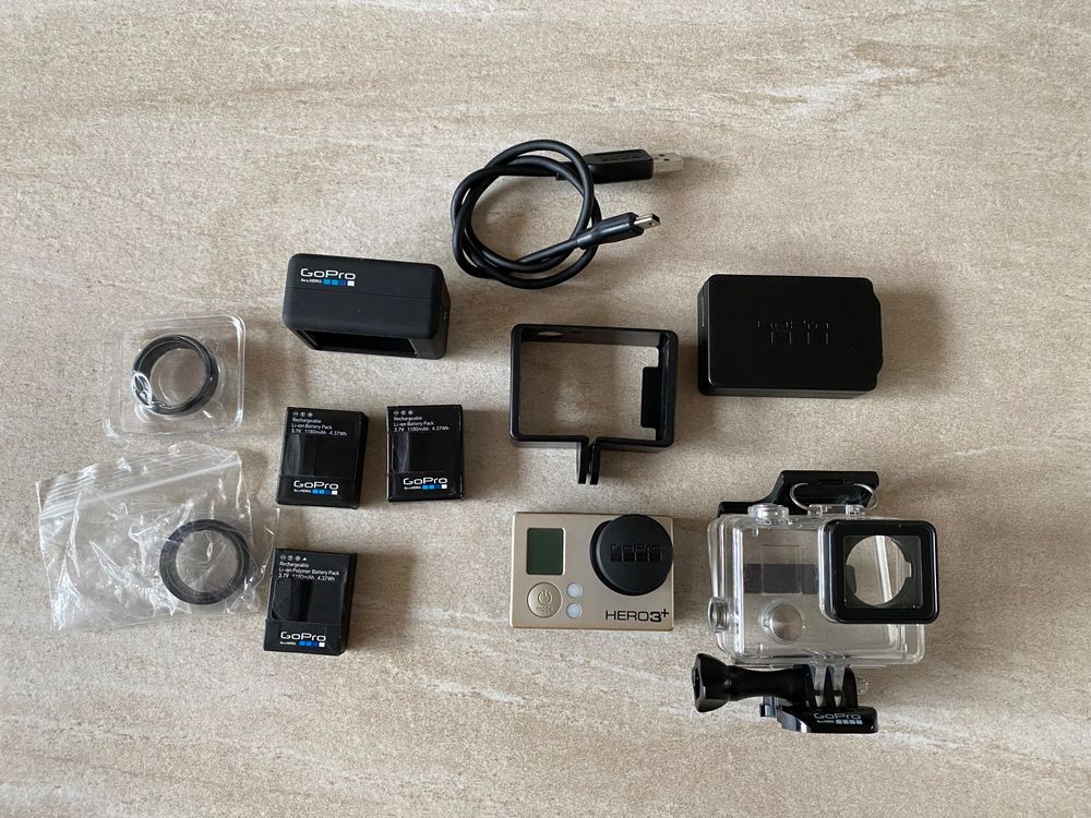 Go Pro Hero 3+ mit 3 Akkus LCD BacPac und Ladegerät (Gebraucht) in ...