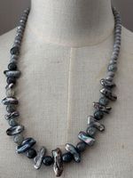 Collier perles grises et noires