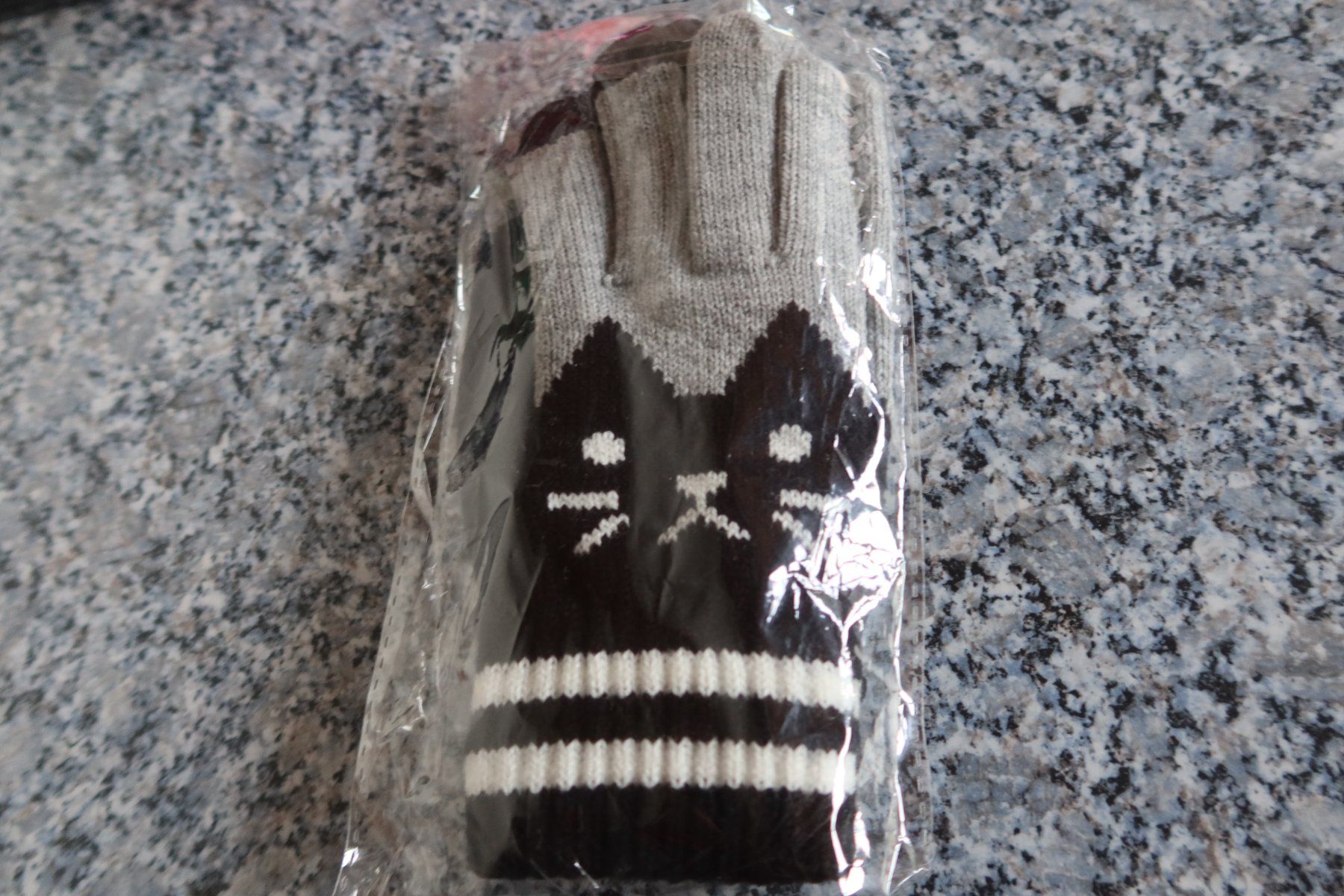Handschuhe & Handstulpen: Handschuh – Neu und originalverpackt aus Täuffelen von Cindybussy