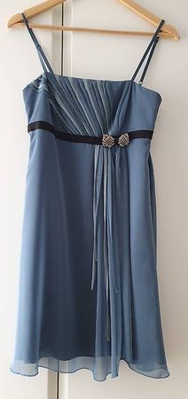 Blaues Coktailkleid mit Strassschleife
