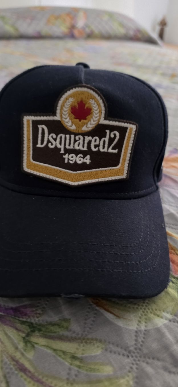 Dsquared2 Copricapi, berretti & cappellini: Dsquared2 Cap – Nuovo (secondo la descrizione) da Gontenschwil venduto da erm_sp56