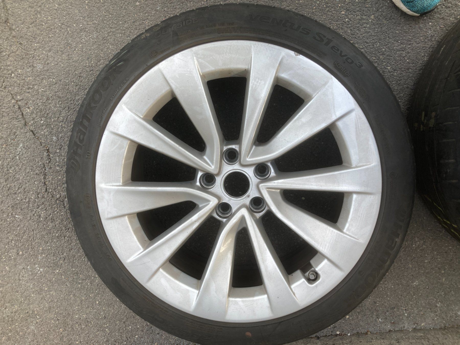 Tesla Pneumatici & Ruote complete: Tesla Model 3 Sommerräder 235/40R19 – Usato da Cham venduto da Cham6332