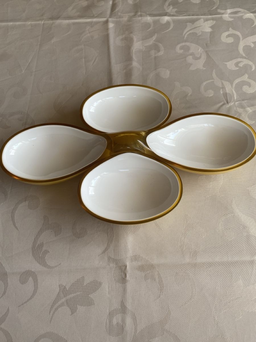 Schalen: 2er Set Vintage Apéro Schalen, Plastik mit Goldrand – Neu (gemäss Beschreibung) aus Zürich von lar_y9bc