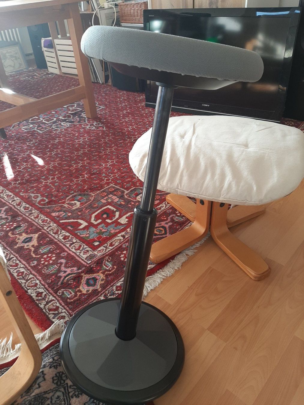 Sgabelli: stehhilfe/hocker ca 75cm konischer fuss 28cm sitz – Usato da Pfäffikon SZ venduto da Marcus_Aurilius