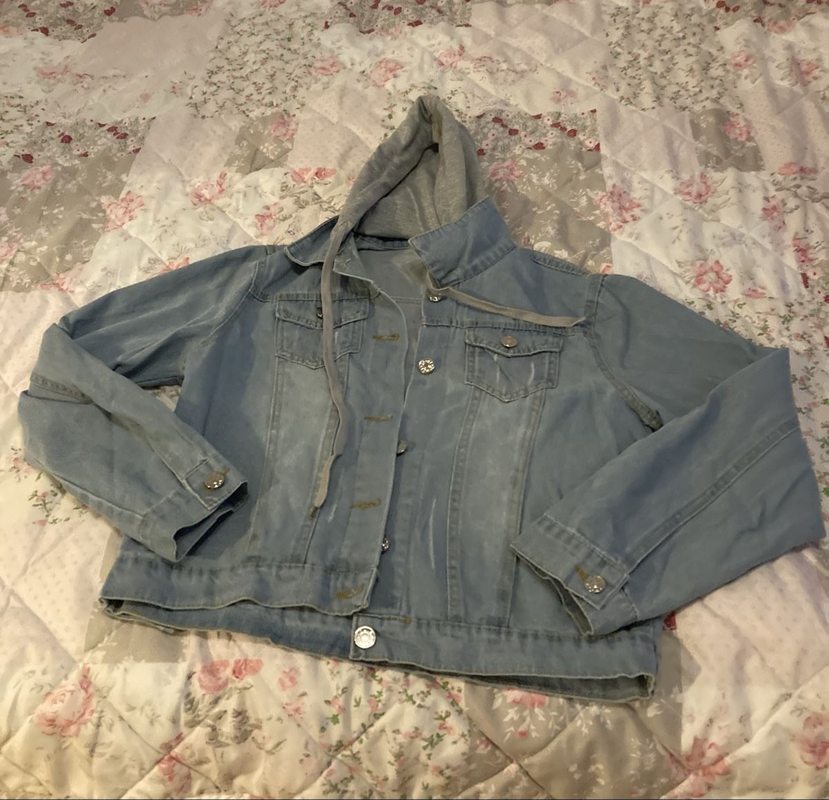 Giacche: Jeansjacke mit Kapuze, hellblau, Gr. S, neu! – Usato da Wolfwil venduto da kreabea