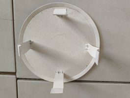 Abdeckung Kaminloch rund weiss Metall neuer Zustand