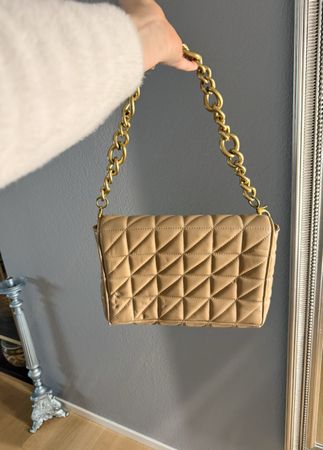 Trendige Umhängetasche von Zara mit goldener Kette neu