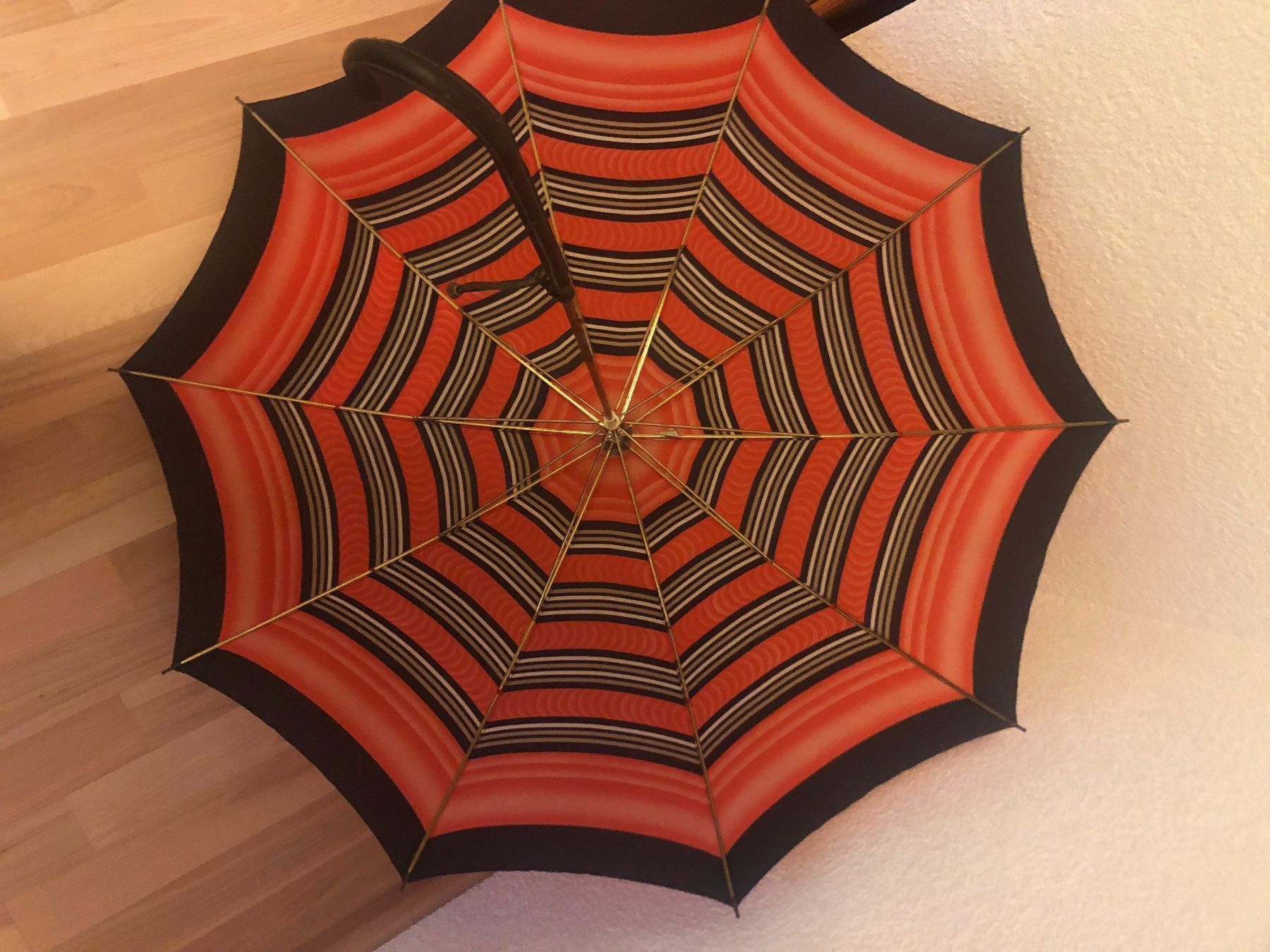 Ombrelli: Alter Regenschirm – Usato da Schlieren venduto da Flower5 1