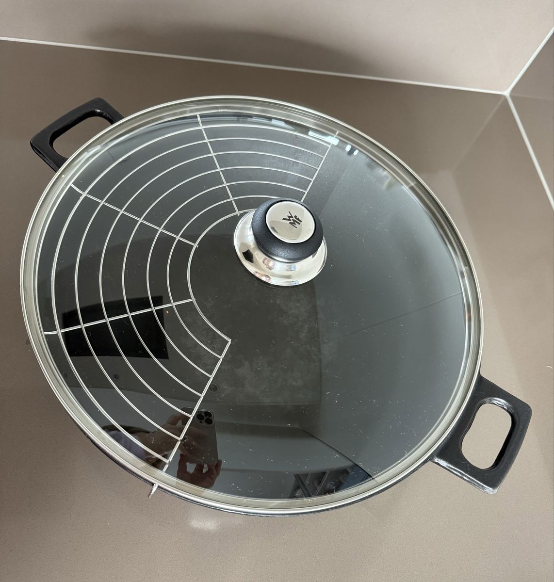 WMF Padelle: WMF Wok mit Glasdeckel, Durchmesser 36 cm 🍳 – Nuovo (secondo la descrizione) da Tägerschen venduto da Sussusvlei