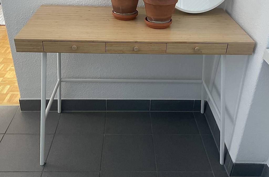 Scrivanie: LILLASEN / Schreibtisch – Usato da Oberglatt ZH venduto da joddy