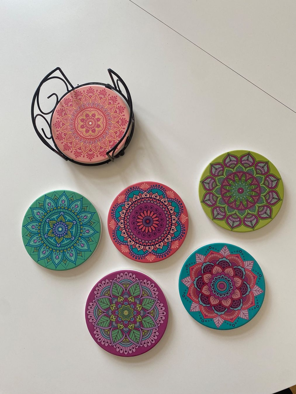 Sottobicchieri: Mandala Untersetzer Set mit Halter – Usato da Basel venduto da NormaJean01 1