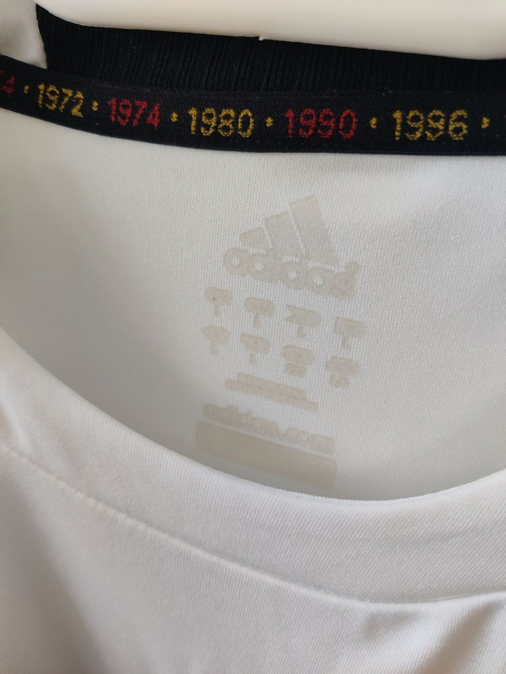 Adidas Canottiere & Pantaloni: Deutschland 2008 (L) – Usato da Basel venduto da Ringolero 2