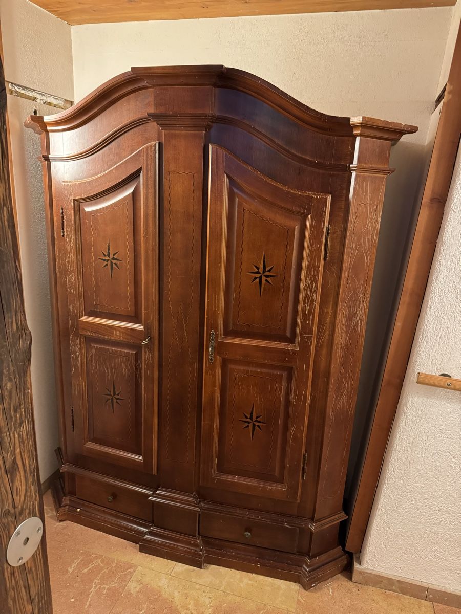 Armadi: Antiker Schrank – Usato da Basel venduto da jolipups12 1