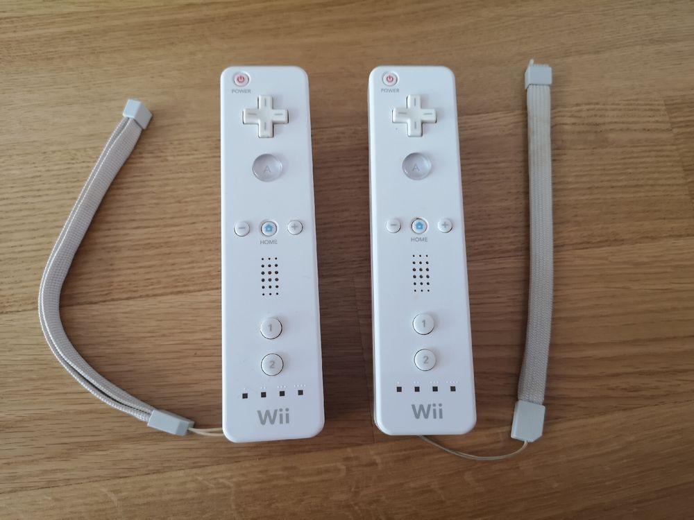 2 Wii Controller Kaufen auf Ricardo