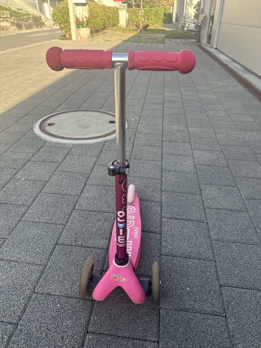 Micro Kickboard: Mini micro scooter pink – Gebraucht aus Balgach von deb_g59x
