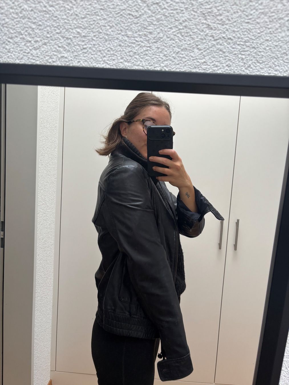 Esprit Jacken: Schwarze Echtlederjacke – Gebraucht aus Winterthur von D_Zel97 2