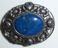Wunderschöne Jugendstil-Brosche, Silber mit Lapislazuli