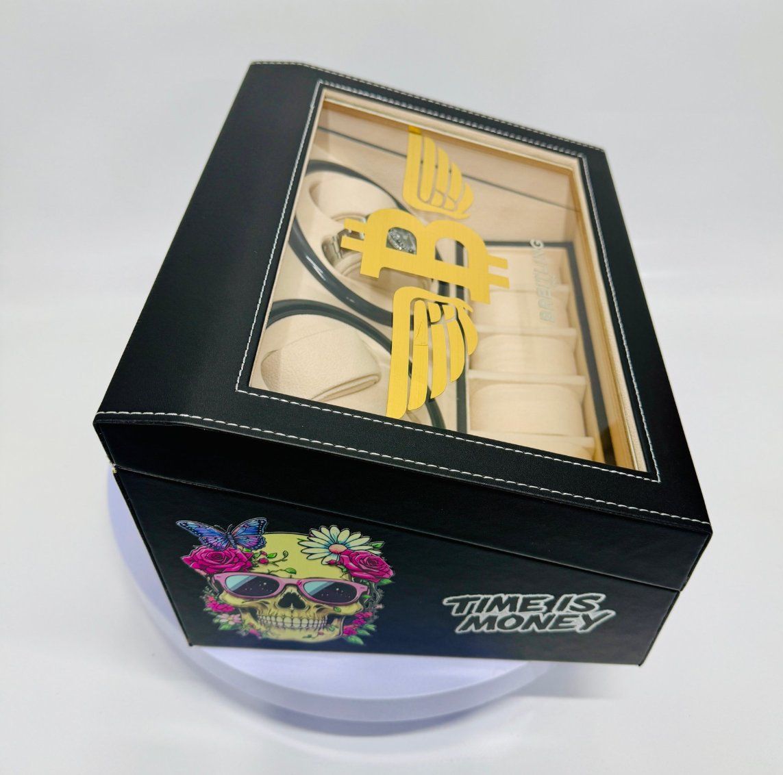 Breitling Uhrenboxen: Handsigniertes Pop-Art Luxus-Designobjekt "In Time We Trust" – Neu und originalverpackt aus Hornussen von tha_l6qp 7