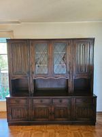Massives Buffet aus dunklem Holz