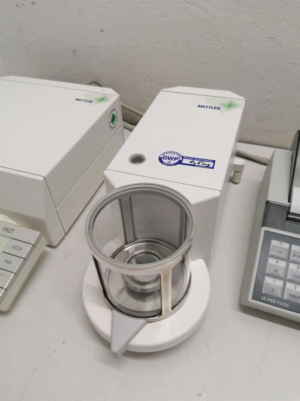 Accessori da laboratorio: Mettler Toledo MT5 Mikro Waage + Printer – Usato da Niederdorf venduto da LeptonAG_Labor 4