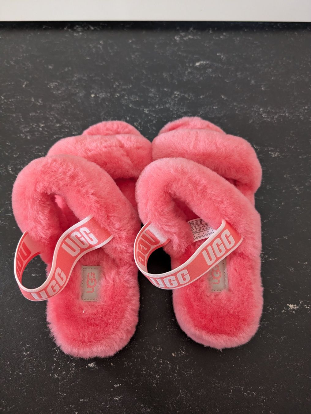 Ugg Scarpe da donna: Ugg Fluff Slides Sandalen – Nuovo (secondo la descrizione) da Frauenfeld venduto da Shiranui 1
