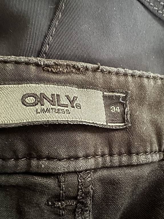 Jeans: Jeans schwarz Gr.34 – Gebraucht aus Hütten von bri_kkp6 2