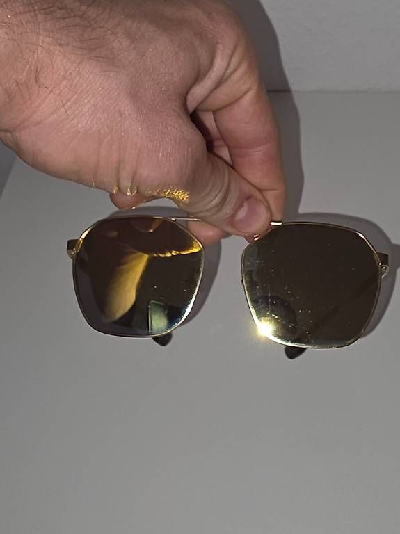 Occhiali & Lenti: Lunettes de soleil Alexander Mcqueen – Usato da Pully venduto da fer_8lm6 1