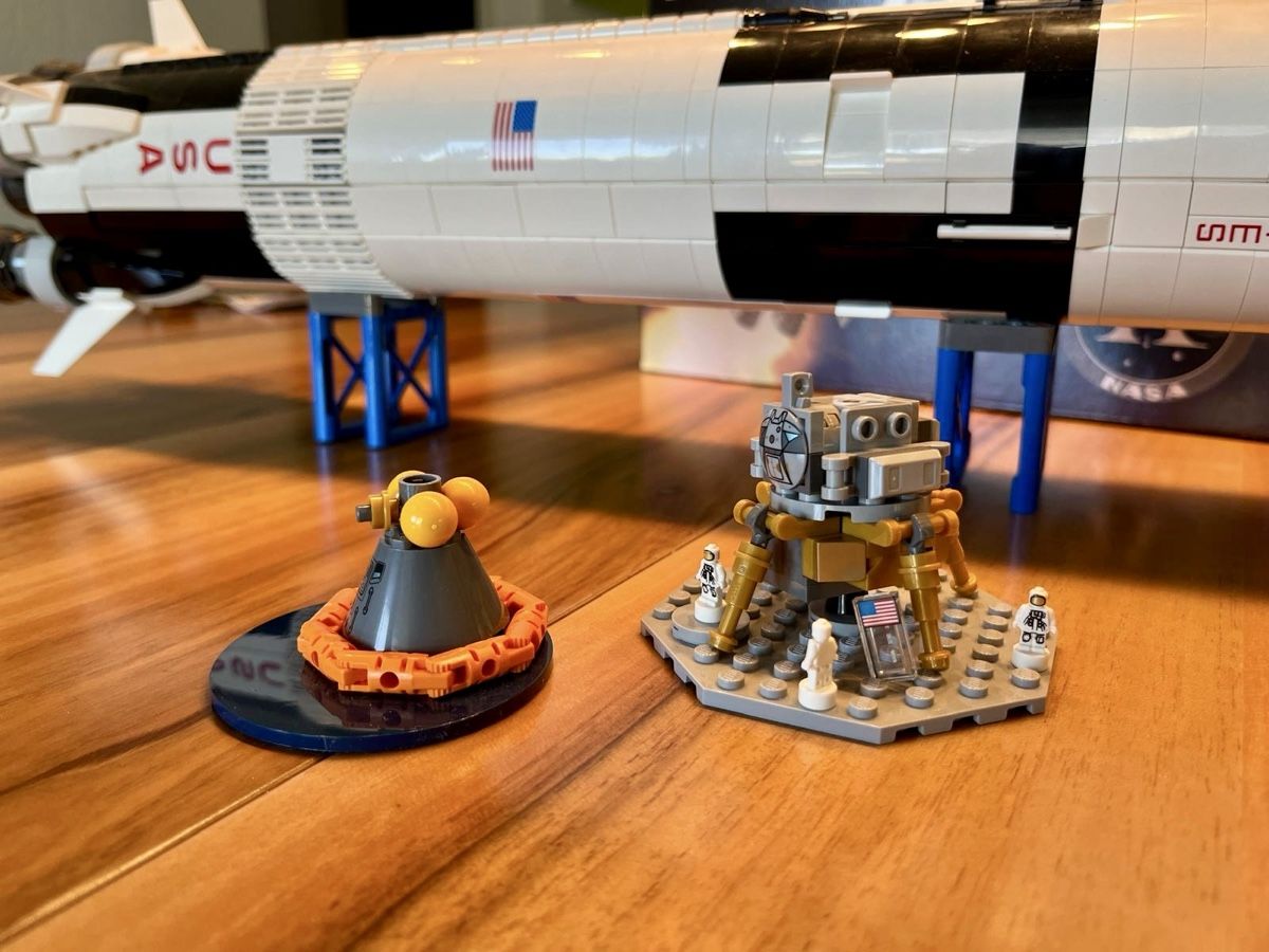 Lego Baukästen: Lego Saturn V Rakete 92176 – Gebraucht aus Elgg von  1