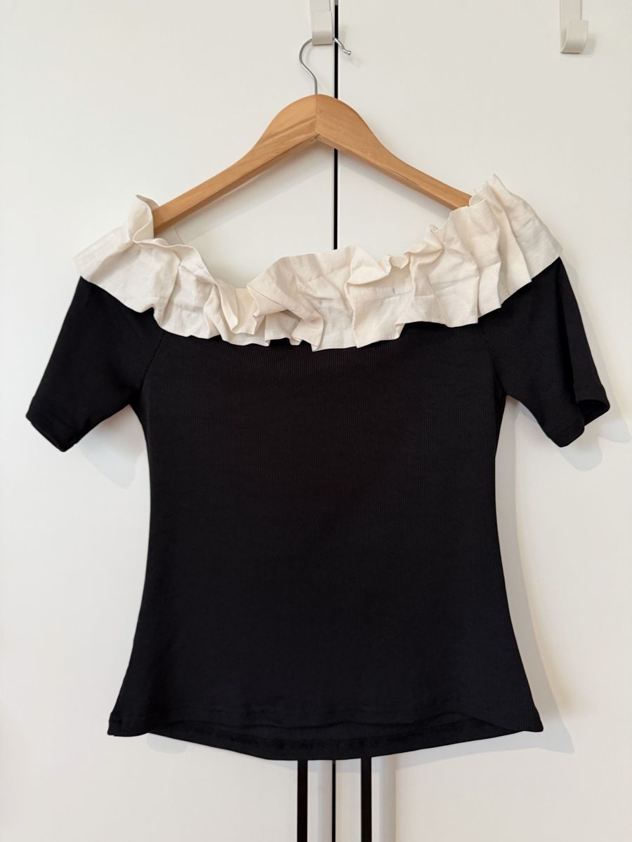 Tops: Bread n Butter Black Ruffle Neckline Top, Size S – Gebraucht aus Brugg AG von Winter789 2