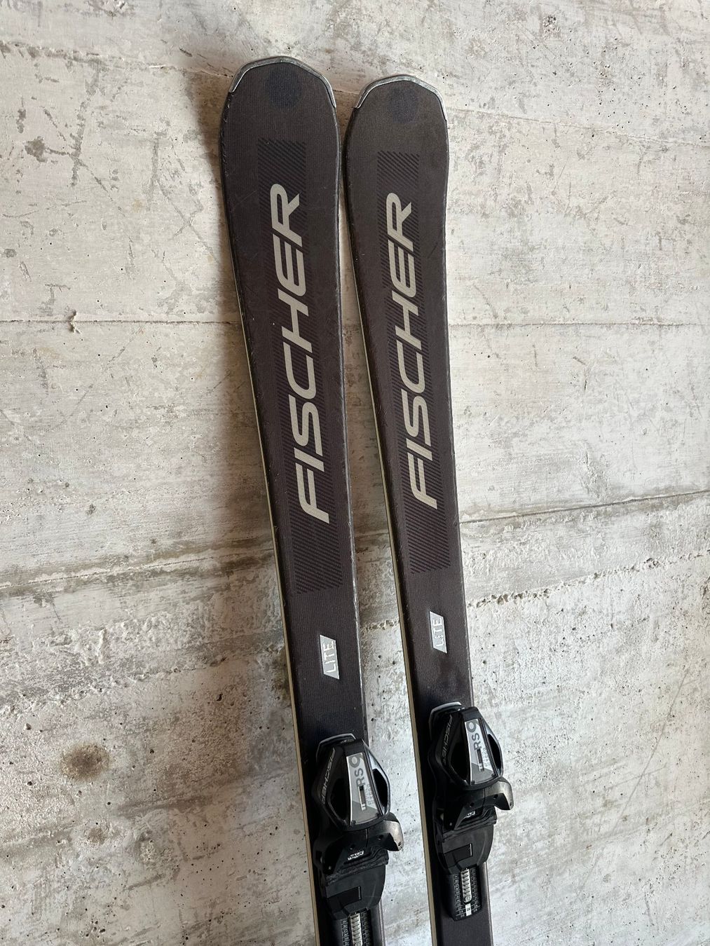 Fischer Skis: Fischer Divine Ski 150CM – Gebraucht aus Emmenbrücke von karkarkar 1