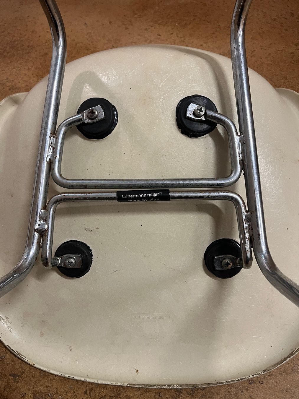 Herman Miller Stühle: Original Eames Side Chair 5er Set – Gebraucht aus Zürich von zin_25rp 2