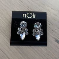 Elegante Ohrringe von Noir, wunderbar glänzend!