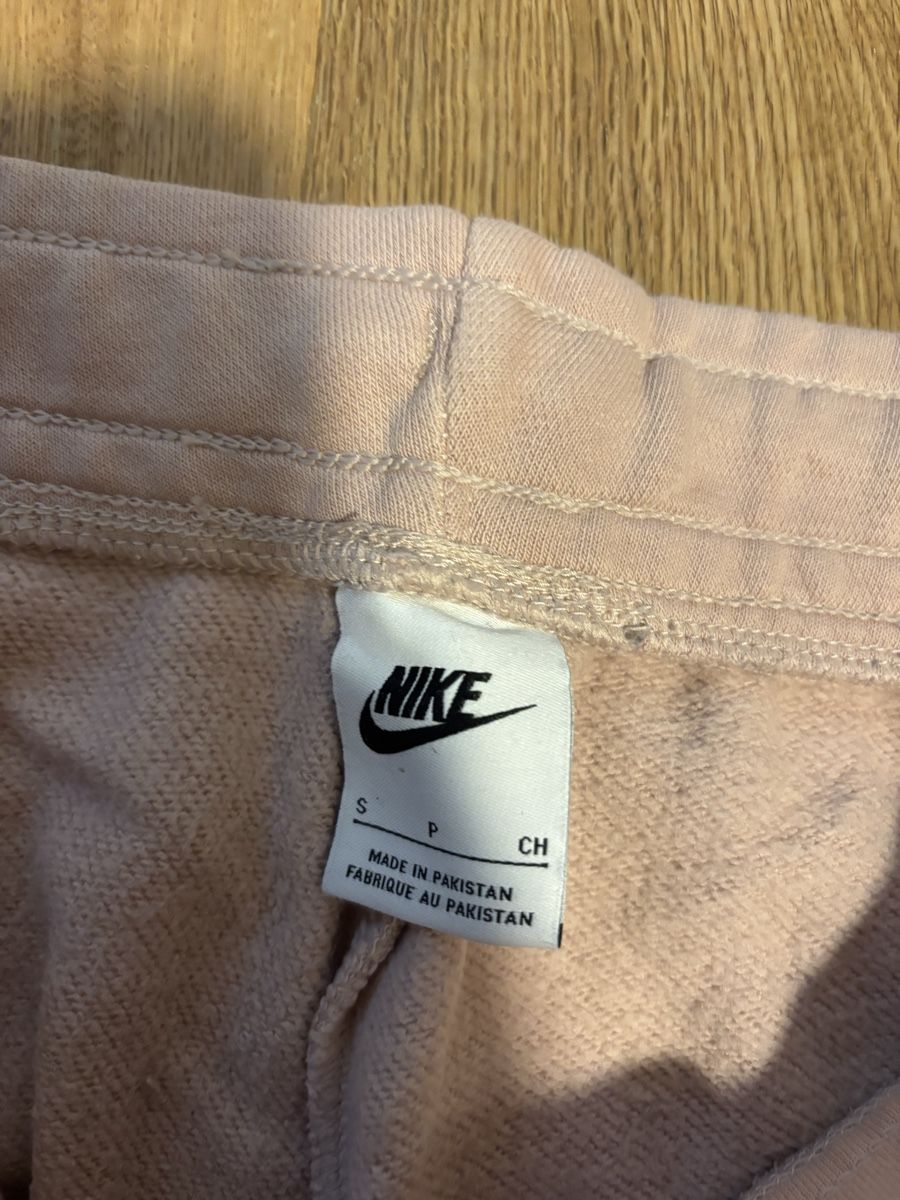 Nike Pantalons: Nike Trainerhosen – D'occasion à St. Gallen par sabrina_19 1