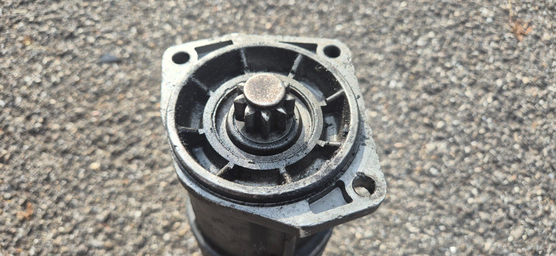 Volkswagen Tutti pezzi di ricambio auto: VW Golf 1 Anlasser Automatikgetriebe. – Usato da Riggisberg venduto da Mahali04 1