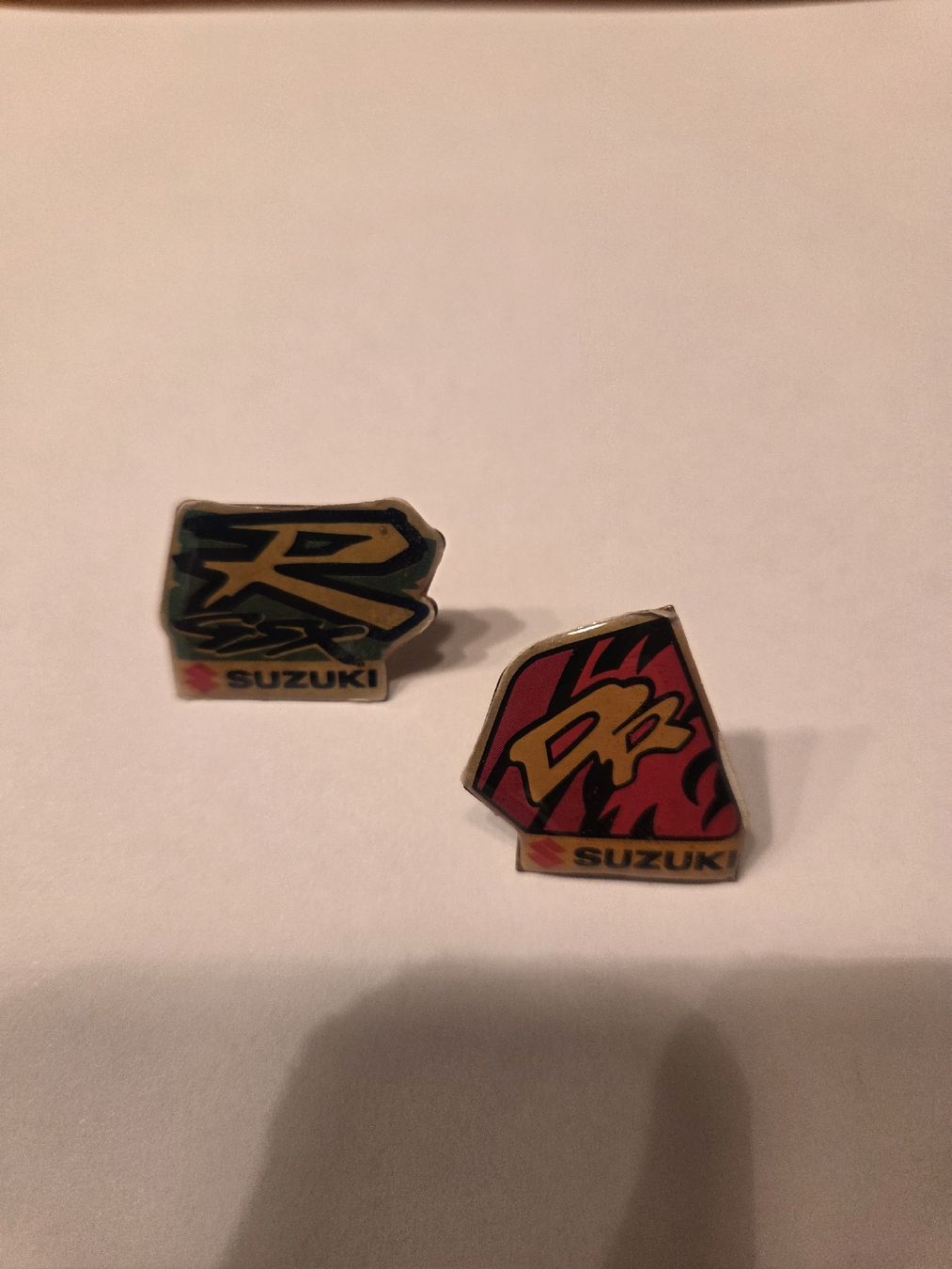 Placchette & Badge: Suzuki 2x Pins – Usato da Kägiswil venduto da pro_hm55