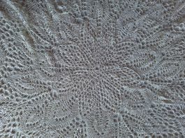 GROSSE HANDGEARBEITETE TISCHDECKE 180 CM
