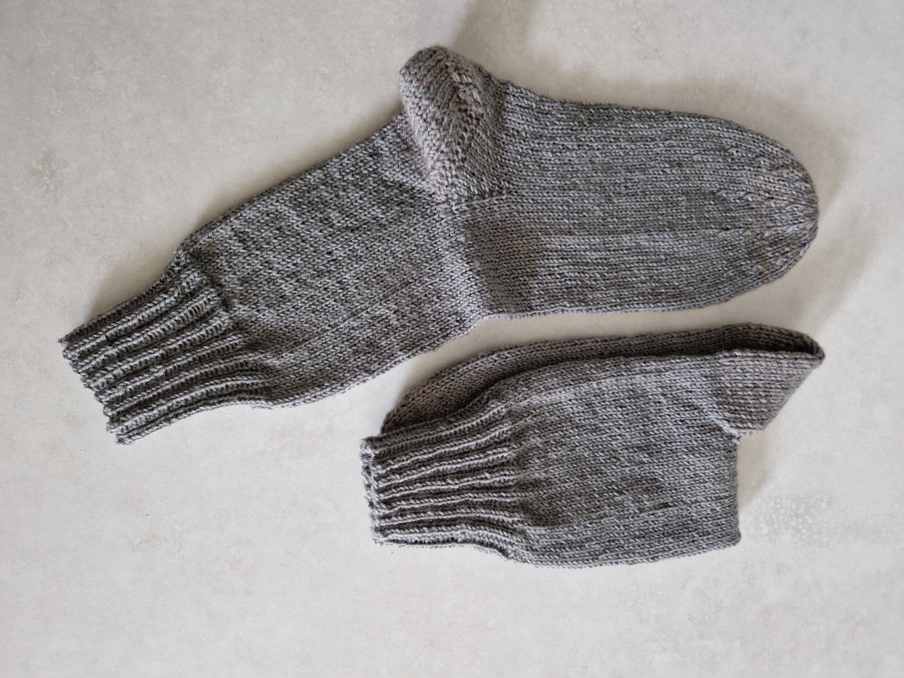Calze: handgestrickte Socken Gr. 43 – Nuovo (secondo la descrizione) da Ursenbach venduto da gruenblau
