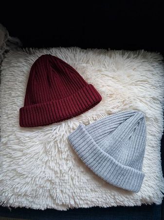 Zwei neue "Beanie-Mütze.