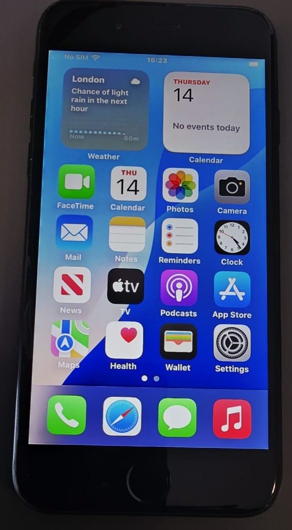 Apple Telefoni cellulari / Smartphones: Apple iPhone SE + Apple Watch Series 2 - Bundle – Usato da Studen BE venduto da tha_dhp8