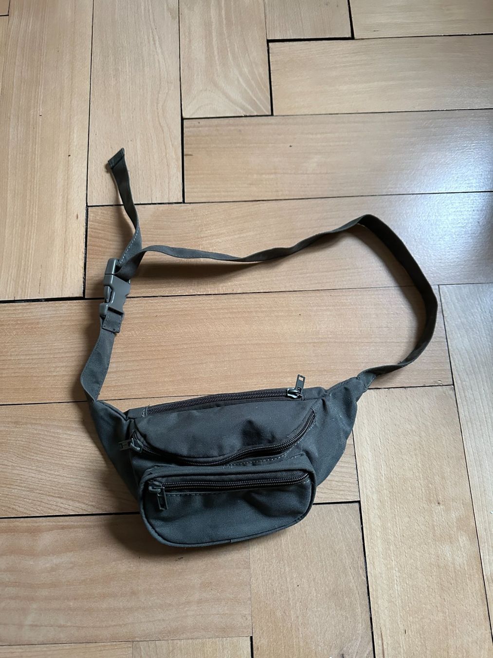 Borse: Bauchtasche olivgrün – Usato da Zürich venduto da Diazaio